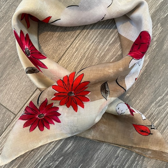 Burberry turtle scarf nwot signed. 2 n stock - Picture 8 of 11